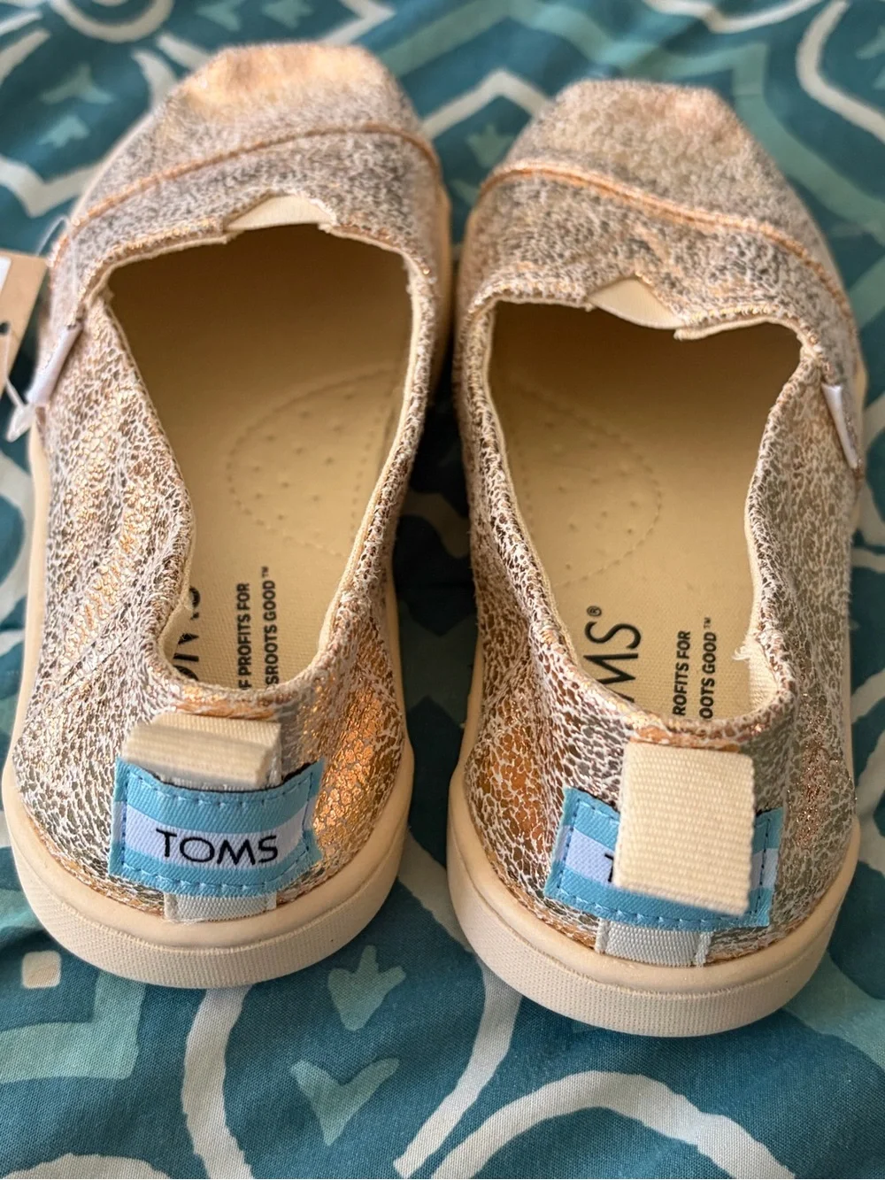 Kids TOMS flats
